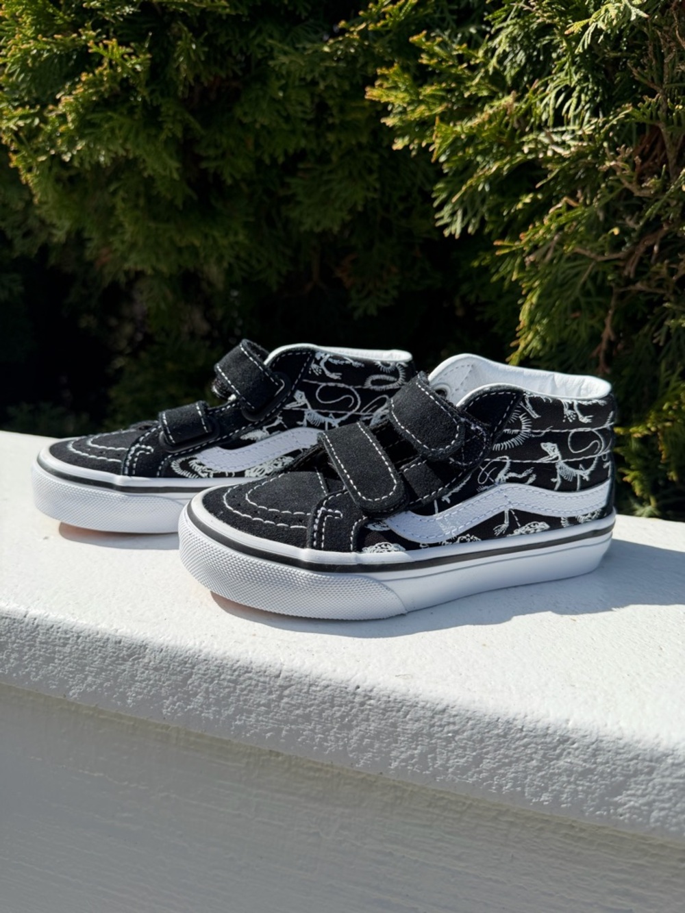Vans Kids Sk8-Mid Reissue V Glow Skeleton Sneakers - Size 10.5